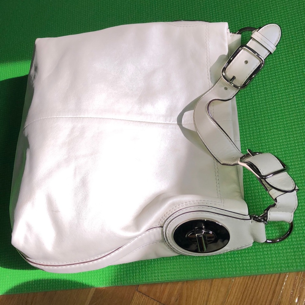 Coach Leather shoulder bag. Beautiful